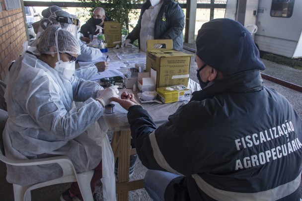 Medidas de segurança, como testes rápidos para a população residente, estão sendo tomadas no Parque de Exposições