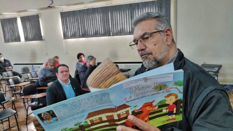 Emater vai lançar, no dia 24, livro infantil que busca levar a realidade da produção de lácteos a crianças do Ensino Fundamental