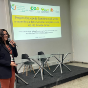 Gisane apresenta o projeto de Educação Sanitária na Escola durante a Conferência Brasileira de Defesa Agropecuária