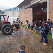 As aulas práticas e teóricas do treinamento visam ampliar o conhecimento dos participantes para auxiliar na fiscalização da aplicação de agrotóxicos nas propriedades