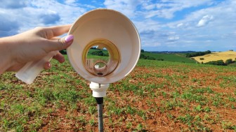 Coletores de esporos são instalados em lavouras pelo estado para monitorar ferrugem asiática